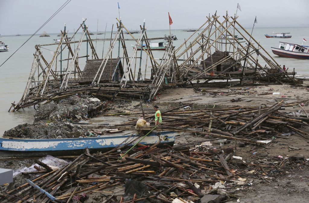 Die Zahl der Todesopfer nach dem Tsunami in Indonesien steigt weiter.