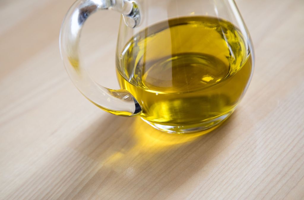 Möglichst rein soll es sein: Für Olivenöl der Güteklasse nativ extra gelten strenge Vorgaben. Doch höchste Güteklasse ist bei Olivenöl häufig Etikettenschwindel.