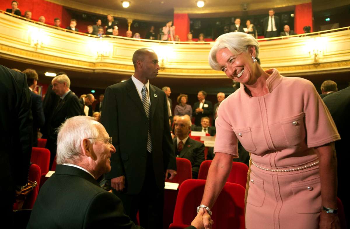 Als Wolfgang Schäuble noch Finanzminister war, begrüßte er Christine Lagarde in ihrer Funktion als IWF-Direktorin im Deutschen Theater Berlin.