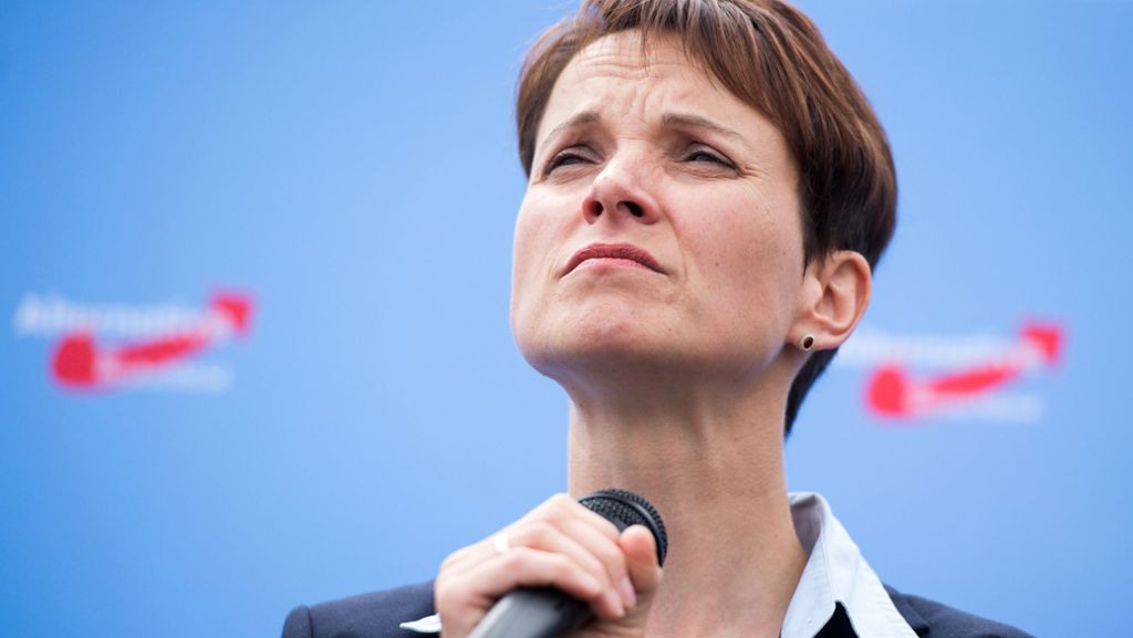  Frauke Petry hat auf ihrer Facebook-Seite bekanntgegeben, dass sie im Wahlkreis Sächsische Schweiz-Osterzgebirge als Direktkandidatin für die AfD zur Bundestagswahl 2017 antritt. 