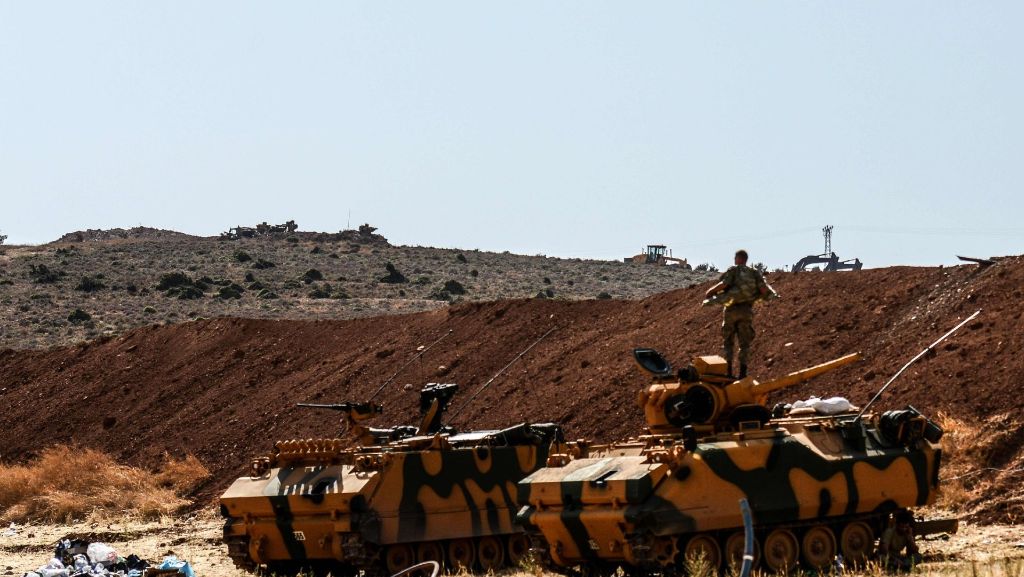 Syrien-Konflikt: Türkische Armee rückt in syrische Rebellenprovinz ein