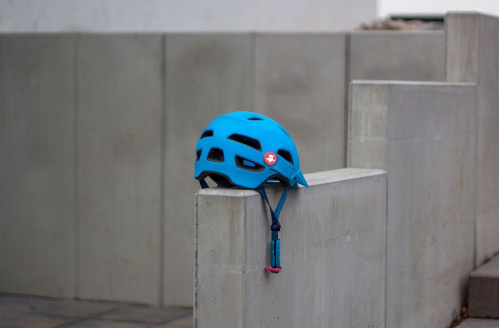 Ein am Helm befestigter Sensor soll im Falle eines Sturzes den Bewegungsablauf und Aufprallstärke messen.