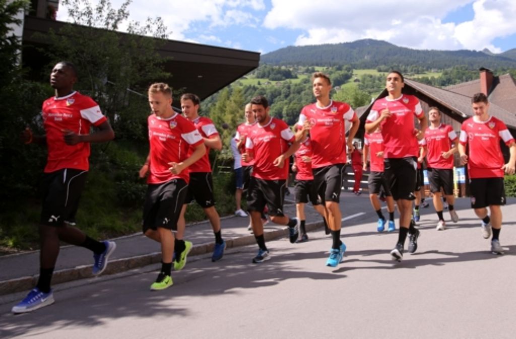 Die Mannschaft des VfB Stuttgart absolviert in Schruns ein Trainingslager. Bilder von der ersten Trainingseinheit zeigen wir in der Fotostrecke.