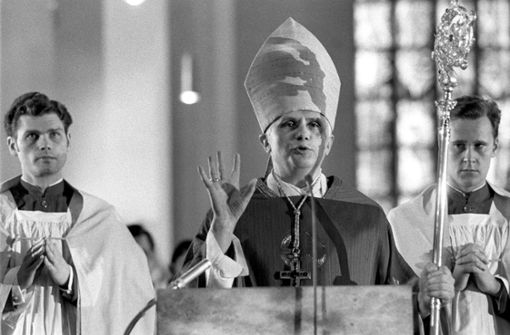 Joseph Ratzinger bei seiner ersten Predigt nach der feierlichen Weihe zum Erzbischof der Erzdiözese München und Freising im Münchner Liebfrauendom (Archivbild). Foto: dpa/Hartmut Reeh