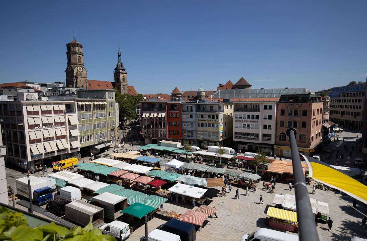 Der Wochenmarkt ist seit kurzem wieder auf dem Marktplatz in Stuttgart.