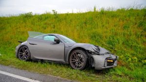 Unfall auf den Fildern: Porsche 911 Turbo kollidiert mit Gegenverkehr – Schwerverletzte