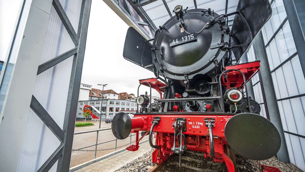  Sie hat 79 Jahre auf dem Buckel und viel zu erzählen: die historische Dampflock der Baureihe 44 im Göppinger Märklineum. 