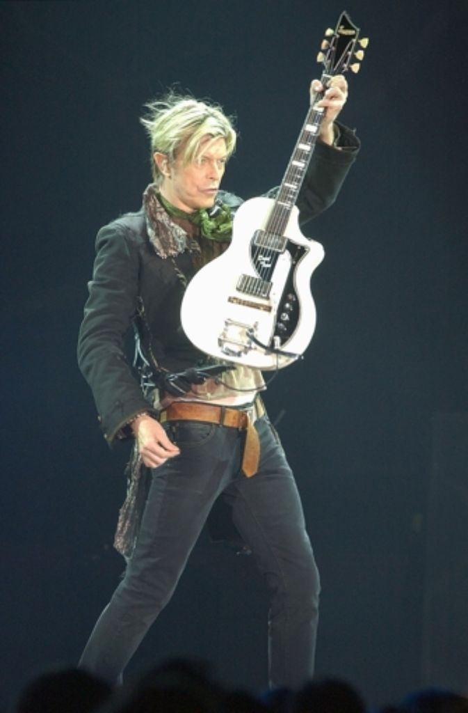 Bowie veröffentlichte bis 2003 regelmäßig neue Alben. Dieses Konzert zeigt ihn 2003 bei einem Konzert in Zürich. Danach erschien zehn Jahre lang kein Bowie-Album.