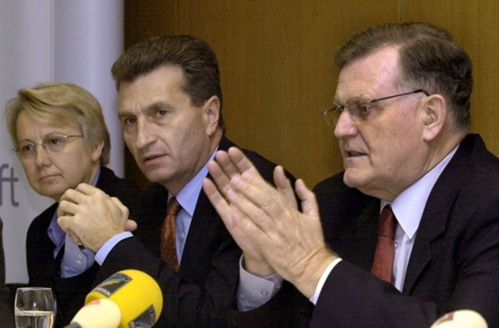2004 dann die Überraschung: Erwin Teufel (r.) gibt bekannt, dass er sein Amt aufgeben will. Als Nachfolger sind Günther Oettinger und Anette Schavan im Gespräch.