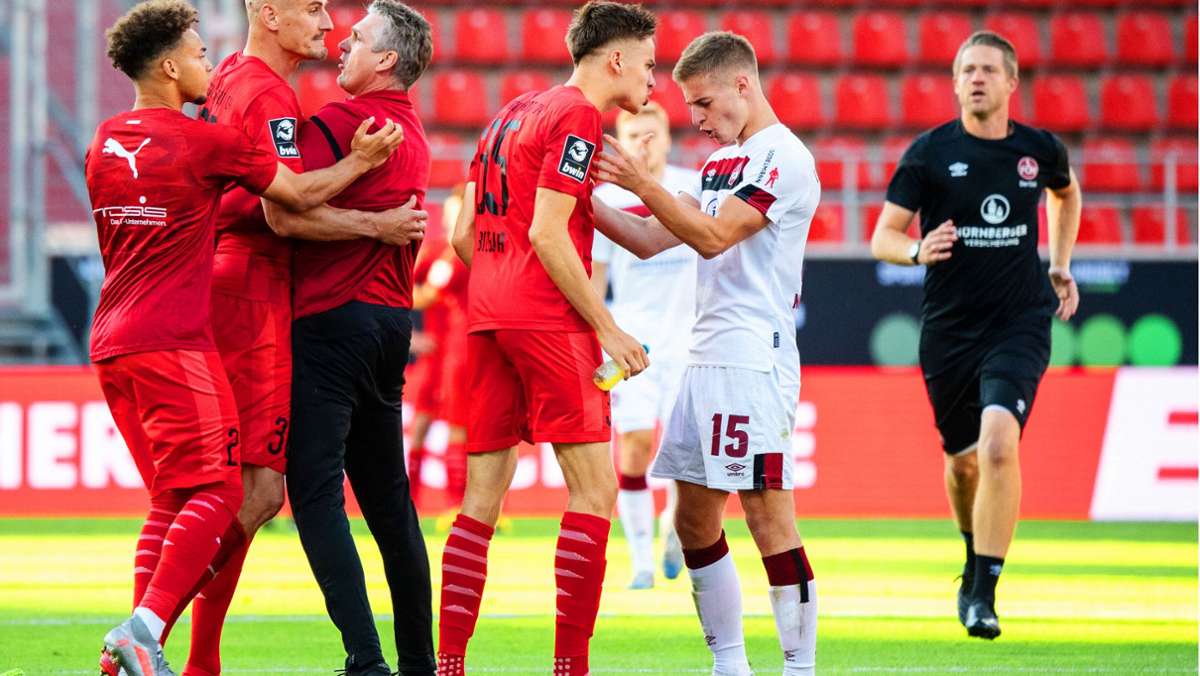  Die Willkür der Nachspielzeit hat den 1. FC Nürnberg gerettet. Die letzte Minute macht irgendwie alle kopflos – findet unser Kolumnist Oskar Beck. 