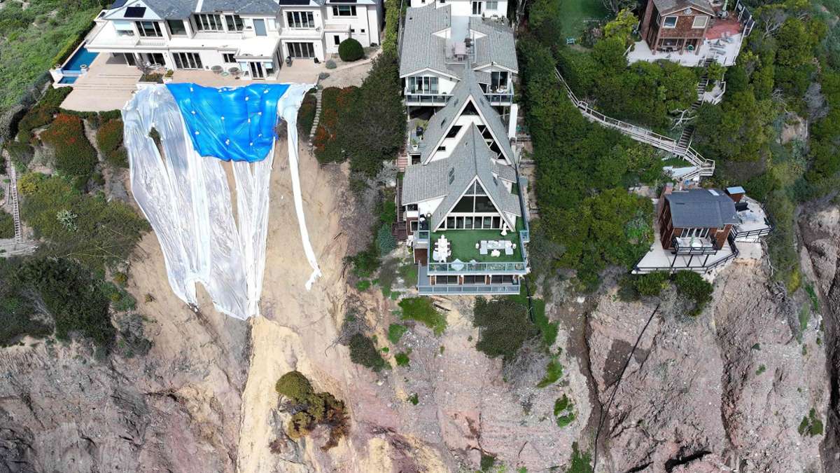 Extremwetter in Kalifornien: US-Villa steht nach Erdrutsch am Abgrund einer Klippe