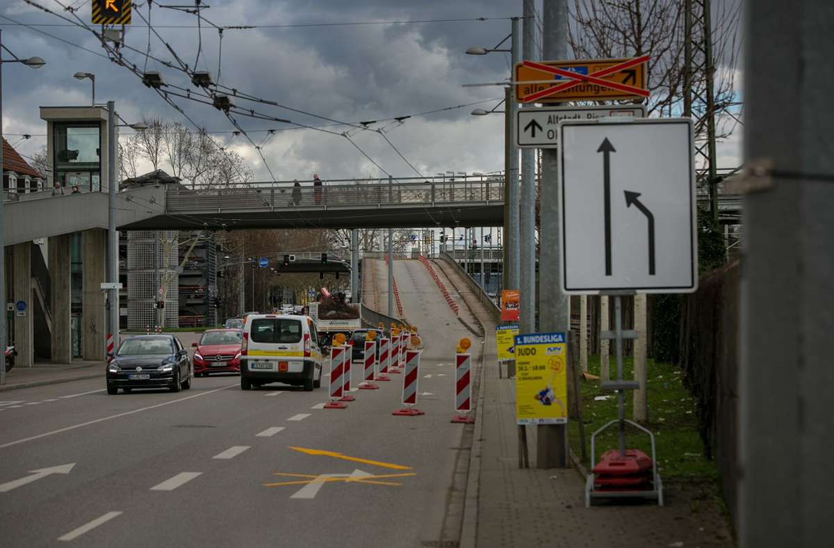 März 2019: Die Rampe zur Vogelsangbrücke hoch ist gesperrt. Die Sanierung der maroden Brücke beginnt.