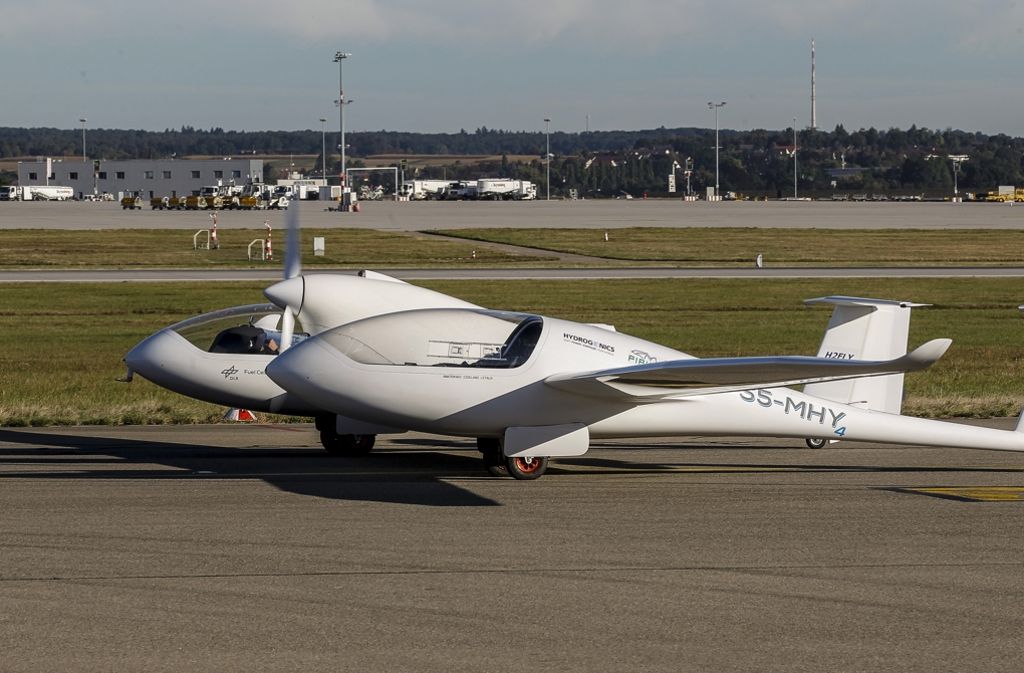 Der Elektromotor des Hybridflugzeugs wird im Reiseflug über eine Brennstoffzelle mit Strom versorgt. Beim Start und bei Steigflügen wird eine Hochleistungsbatterie zugeschaltet.