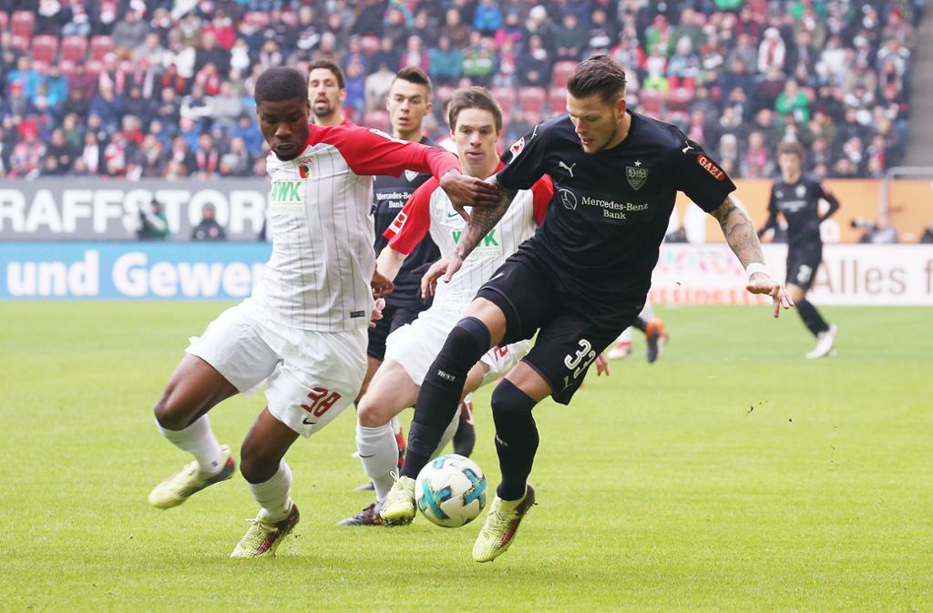 Der VfB Stuttgart hat in Augsburg den ersten Auswärtssieg der Saison geholt.