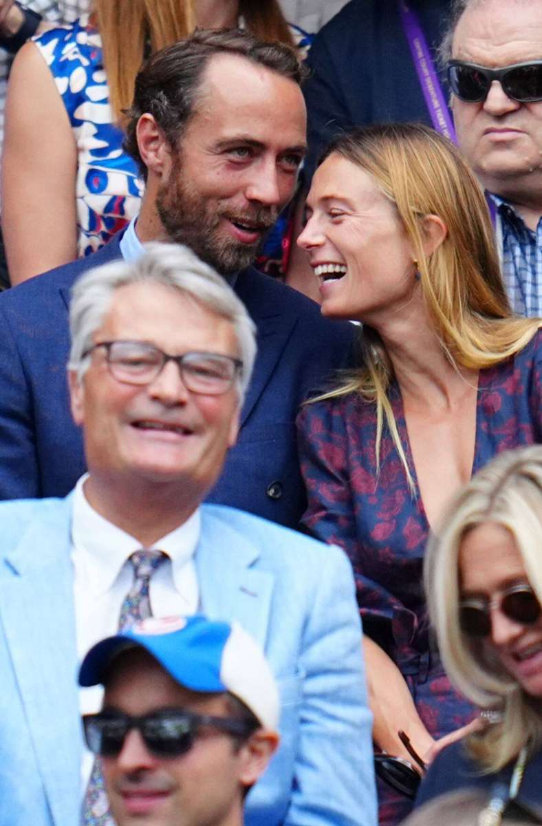 Die Middletons lieben Tennis: Hier sitzen Herzogin Kates Bruder James und seine Frau Alizee in der „Royal Box“.