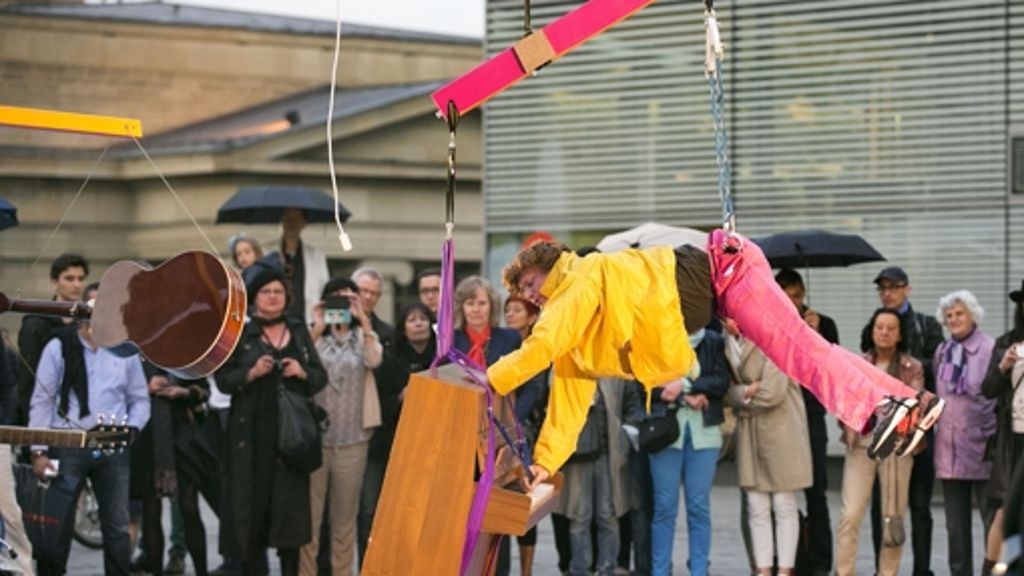 Performance auf dem Kleinen Schlossplatz: Musizieren in der Luft
