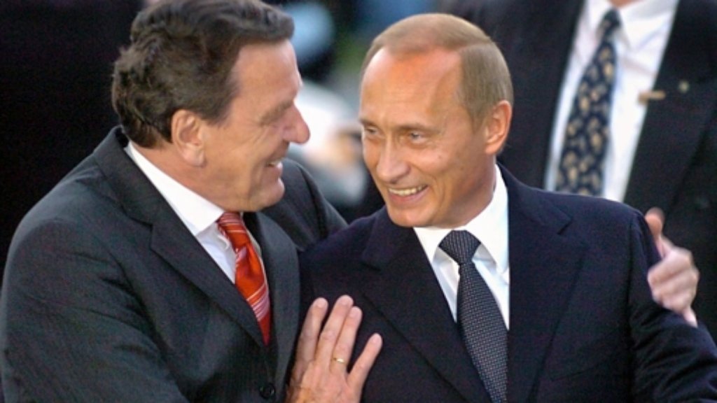 Schröder und Putin: Altkanzler verteidigt herzlichen Umgang