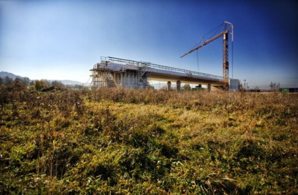 Für die ICE-Trasse Wendlingen–Ulm, die Bahn-Chef Rüdiger Grube infrage stellt, ist die erste Brücke schon gebaut.