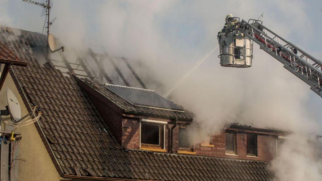 Vaihingen an der Enz: Großbrand zerstört Einfamilienhaus