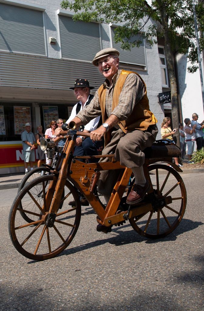 Der Wendlinger Radsportverein hat einige weltrekordverdächtig alte Fahrräder aufgeboten.