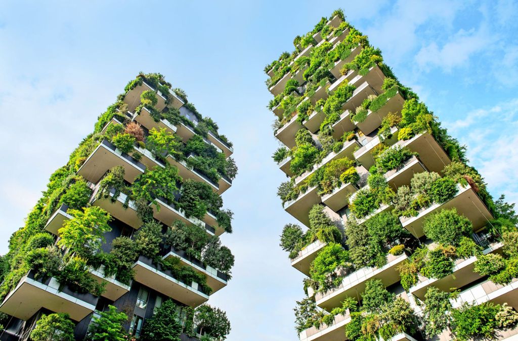 Vielen ein  Vorbild: Diese  Hochhäuser in Mailand, entworfen vom  einheimischen Architekten Stefano Boeri  und seinem Büro. In den Pflanzen rasten Vögel und Insekten. Foto: Mauritius/Pierluigi Palazzi