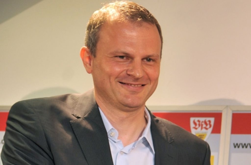 Jochen Schneider ist Teil des erweiterten Vorstands, zuständig für Sport. Er hatte das Amt des Sportvorstands interimsmäßig von Fredi Bobic übernommen, bis Robin Dutt zum VfB kam.