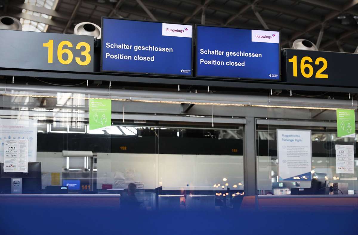 Wegen des Streiks von Eurowings-Piloten herrscht am Landesflughafen Stuttgart am Montag gähnende Leere – und Schalter sind unbesetzt.