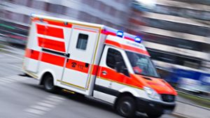 Aufzug in Ärztehaus sackt ab - Mann verletzt