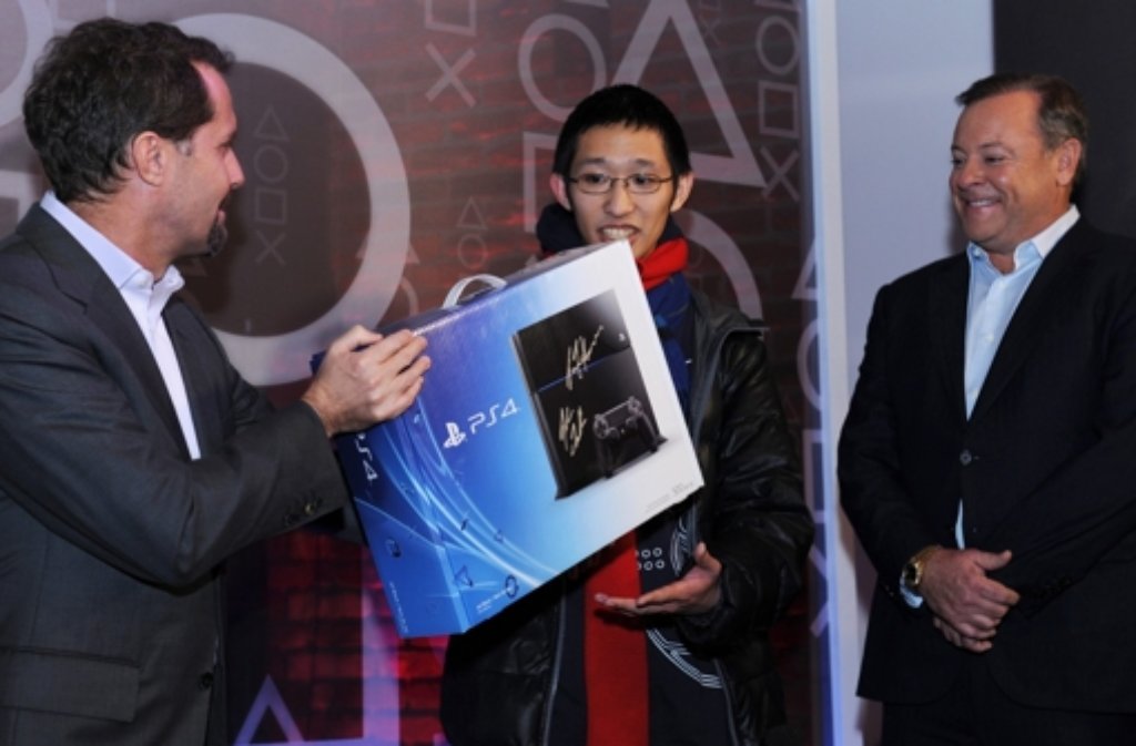Die Playstation 4 ist nun im Handel erhältlich - hier die Bilder vom Verkaufsstart in New York.