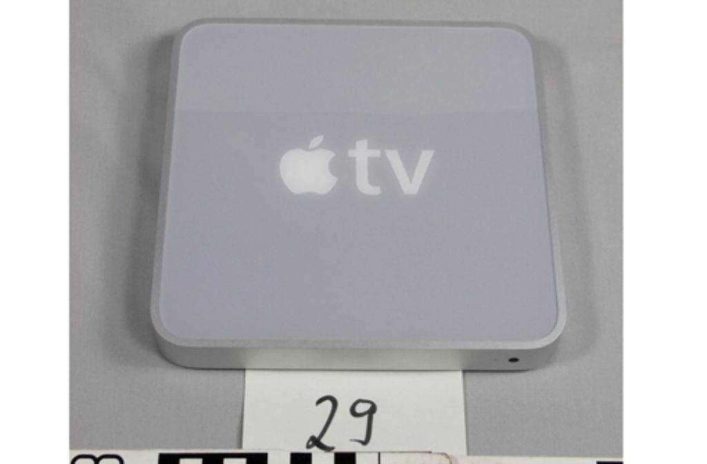 Und auch eine Apple TV Box ließen die mutmaßlichen Täter mitgehen.