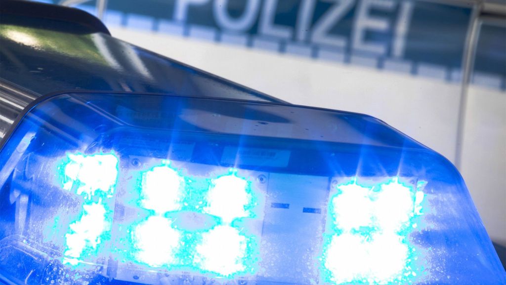  Ein 24-Jähriger aus Baden-Württemberg wird nach einem Streit in einer Bamberger Diskothek durch Messerstiche verletzt. Die unbekannten Täter können nach der Tat fliehen. 
