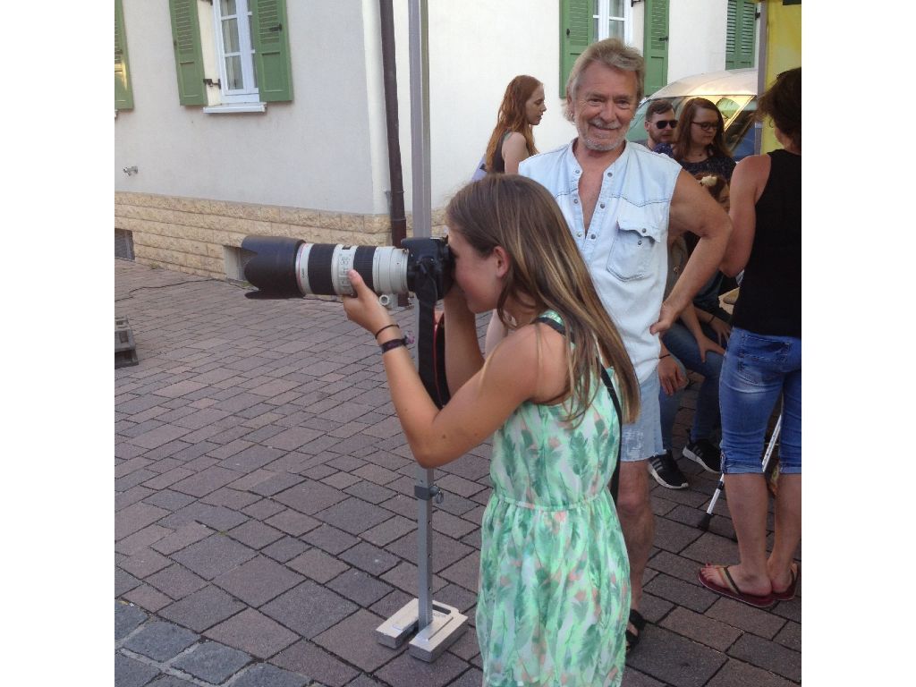 Die junge Nachwuchsfotografin Selina Deuss in Aktion.
