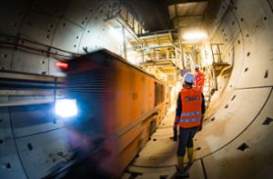 Bahnchef feiert Tunneldurchbruch auf den Fildern