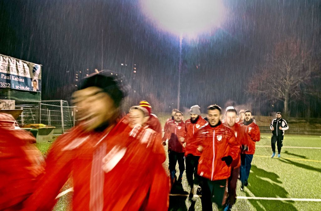Bei Anadolu wird hart trainiert – auch bei strömenden Regen.