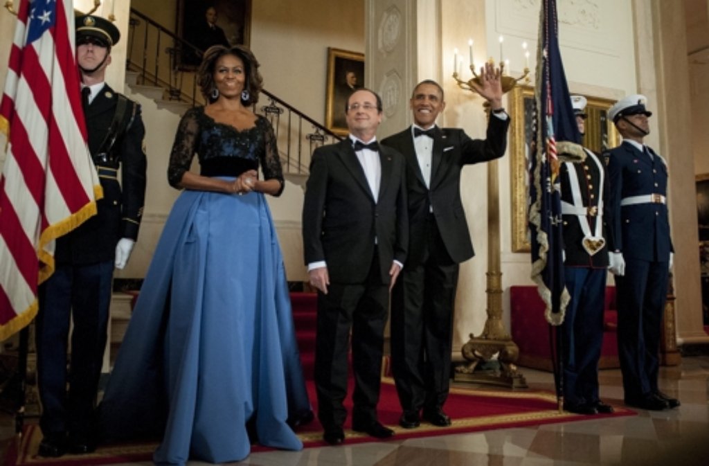 Michelle Obama in großer Robe, Barack im Smoking: Für Frankreichs Präsident François Hollande fuhr das US-amerikanische Präsidentenpaar die ganz großen Geschütze auf.