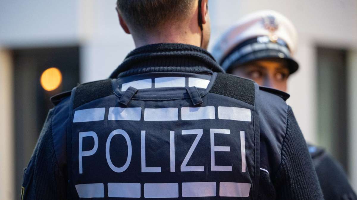 Polizei in Altbach: Unbekannte brechen in Mehrfamilienhaus ein