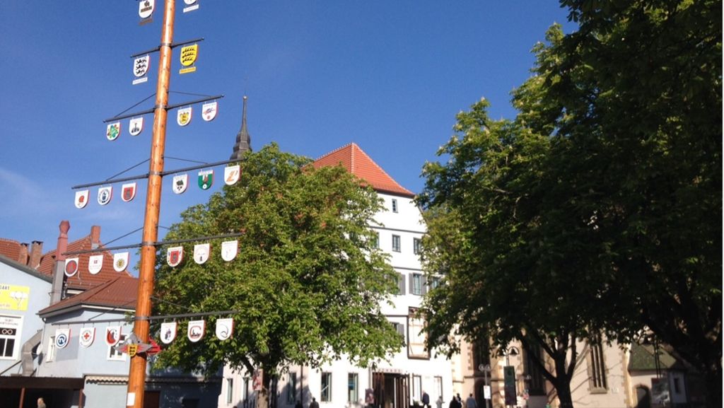 Maibaumfeste in Bad Cannstatt: Der Mai  wird feierlich begrüßt