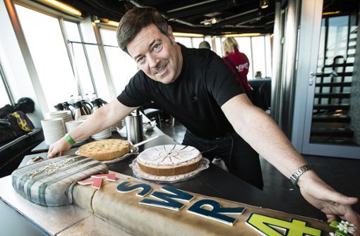 Michael Branik im Jahr 2016 beim „Kaffeeklatsch“ mit Gewinnern und Gewinnerinnen  der Stuttgarter Nachrichten auf dem Fernsehturm. Foto: Lichtgut/Leif Piechowski