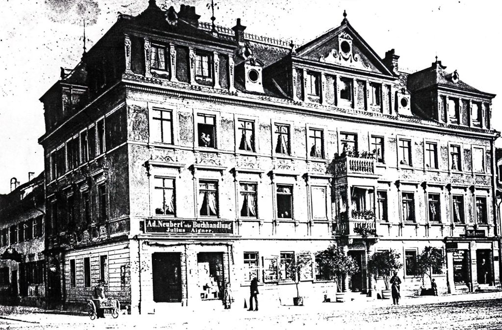 Die Neubert’sche Buchhandlung an der Wilhelmstraße um 1880.