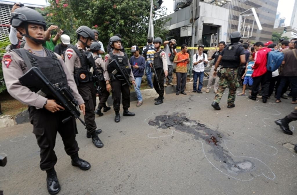 Am Donnerstag kam es zu Explosionen unweit eines Einkaufszentrums in der indonesischen Hauptstadt Jakarta.