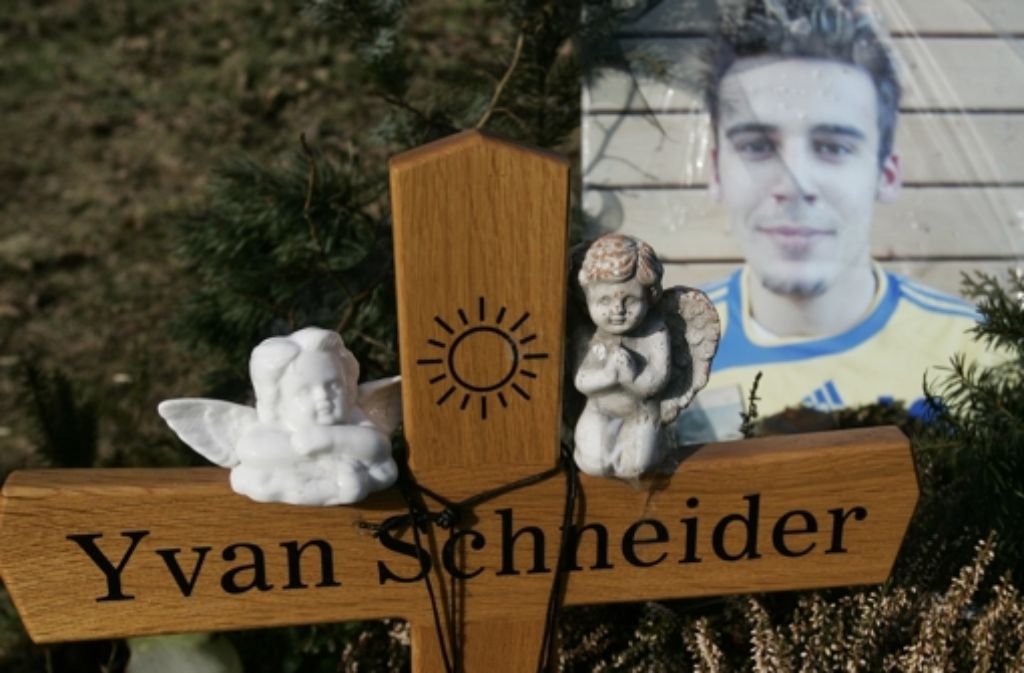 An Yvan erinnert ein Holzkreuz. Foto: AP
