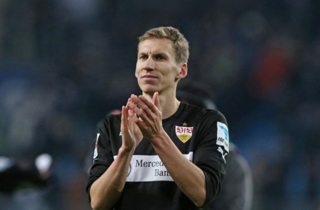 Der 26-jährige Florian Klein schießt den VfB Stuttgart am 16. Spieltag zum 1:0-Auswärtssieg gegen den Hamburger SV. Die Stuttgarter retten das Ergebnmis über 90 Minuten, obwohl sie von der 53. Spielminute an ohne Niedermeier und nur zu Zehnt auf dem Platz stehen.