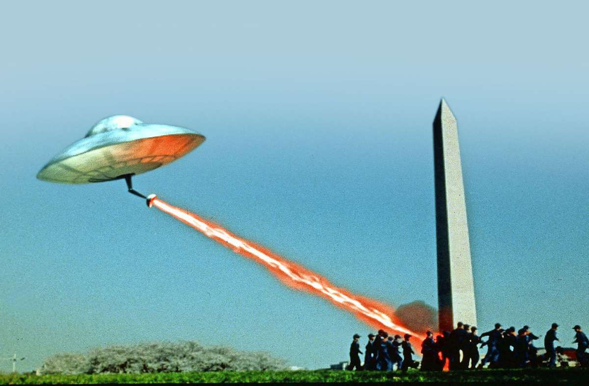 Die Marsianer aus Tim Burtons „Mars attacks“ sind dagegen die fiesesten Aliens der Filmgeschichte. Hier sägt eines ihrer Raumschiffe mit der Strahlenkanone das Washington Monument um.
