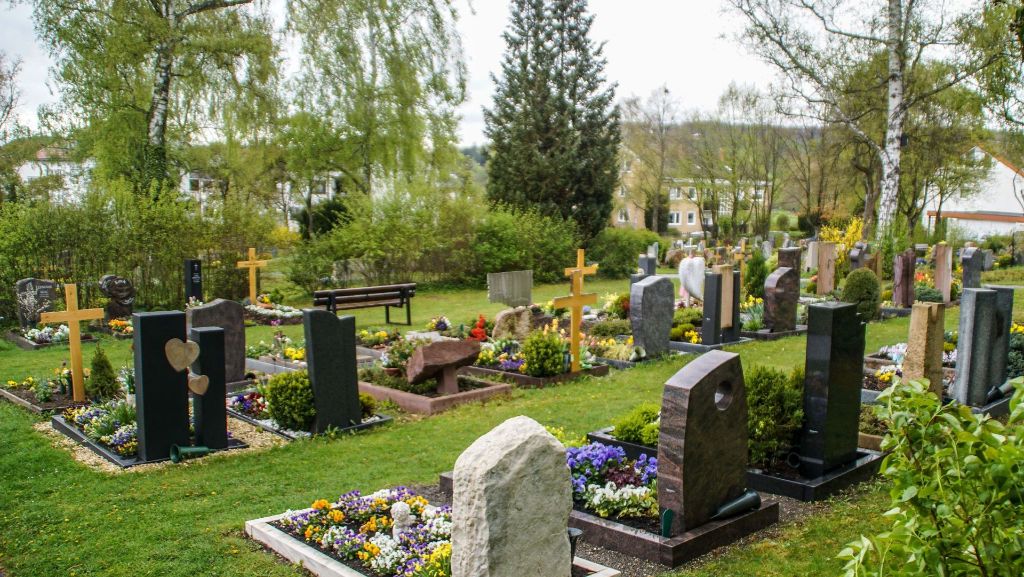 Leonberg: Täter schänden in  Warmbronn Gräber
