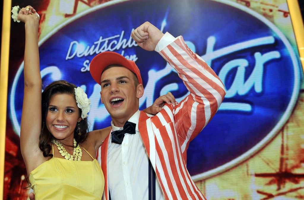 Die Kandidaten Sarah Engels (links) und Pietro Lombardi (rechts) freuen sich nach der RTL-Castingshow „Deutschland sucht den Superstar“ (DSDS) in Köln.