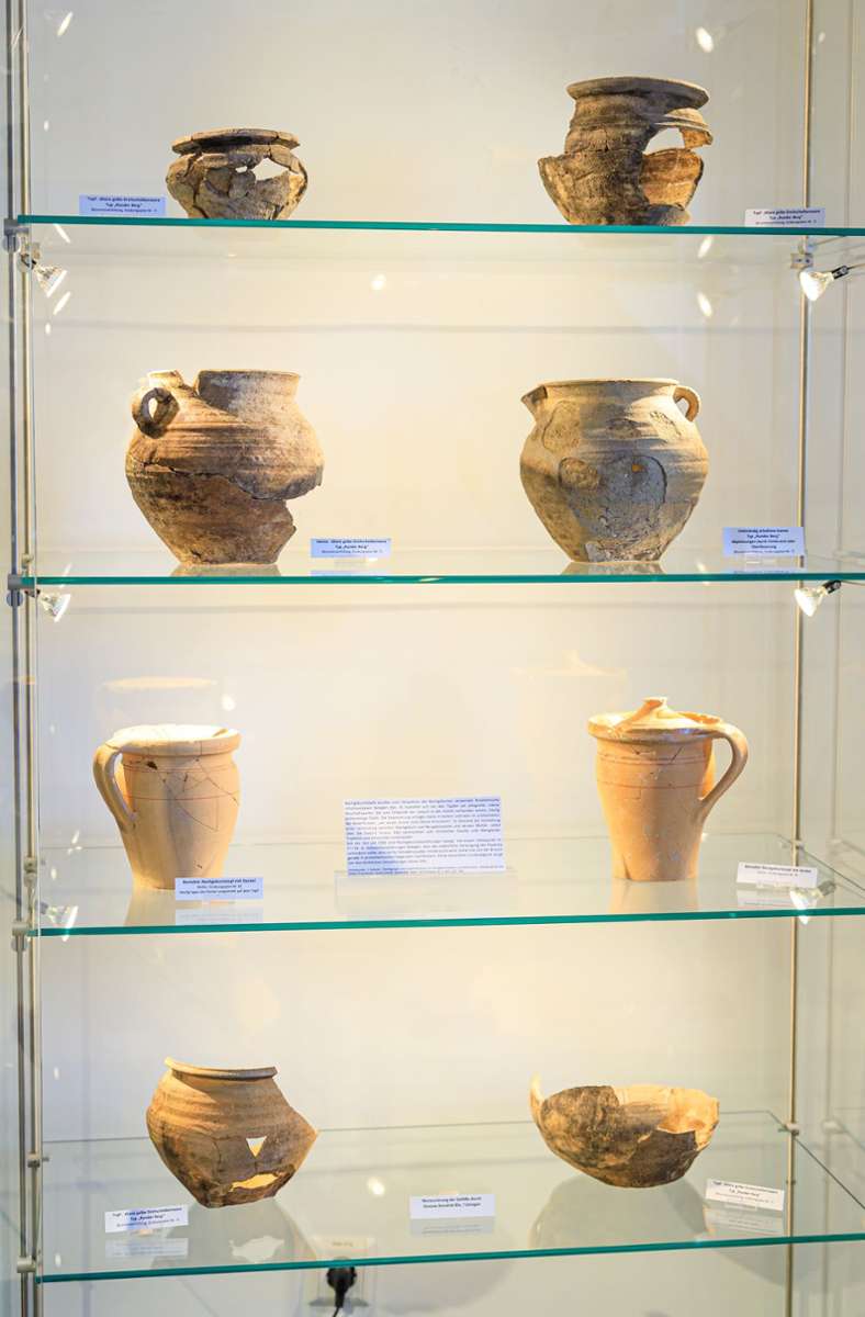 Unter den Ausstellungsstücken sind auch sogenannte Nachgeburtstöpfe – eine Kuriosität aus dem Mittelalter: Darin wurden nämlich Nachgeburten aufbewahrt.