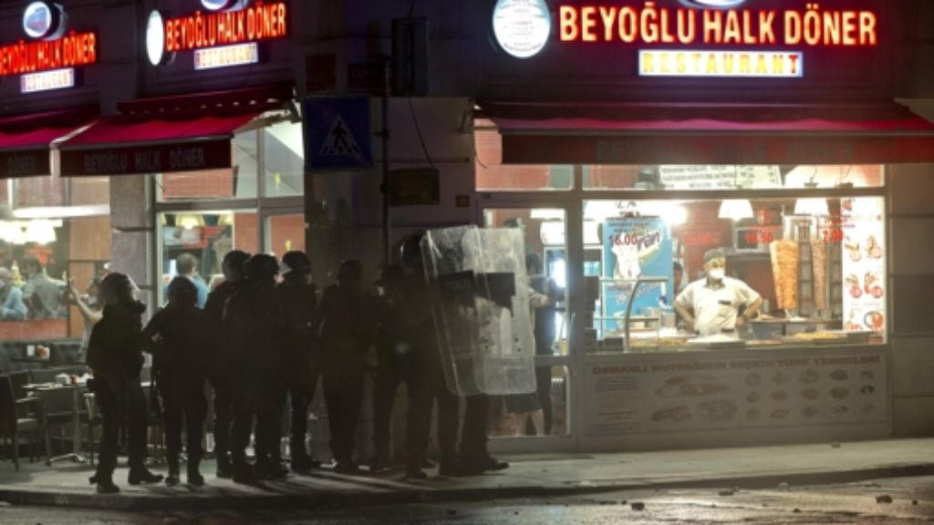 Proteste in der Türkei: Polizei räumt Gezi-Park brutal