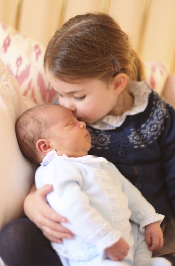 Endlich große Schwester: Charlotte im Mai 2018 mit ihrem im April geborenen Brüderchen Louis