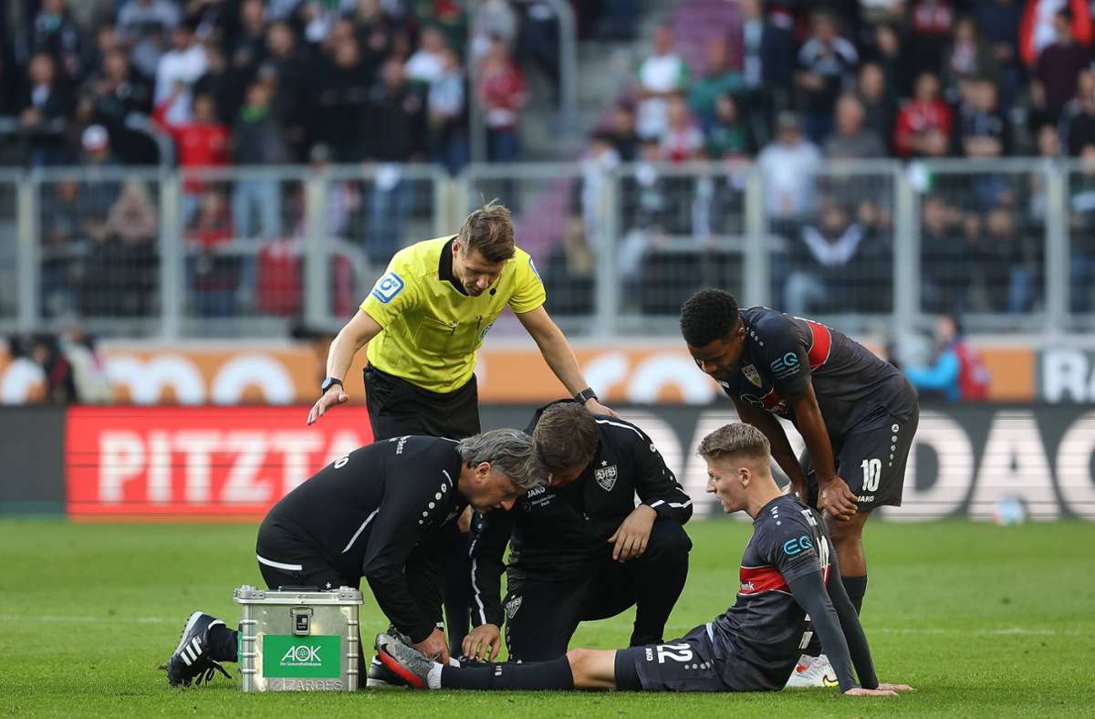 Chris Führich wird in Augsburg am Knöchel behandelt – jetzt ist klar, dass er gegen Bielefeld ausfällt.