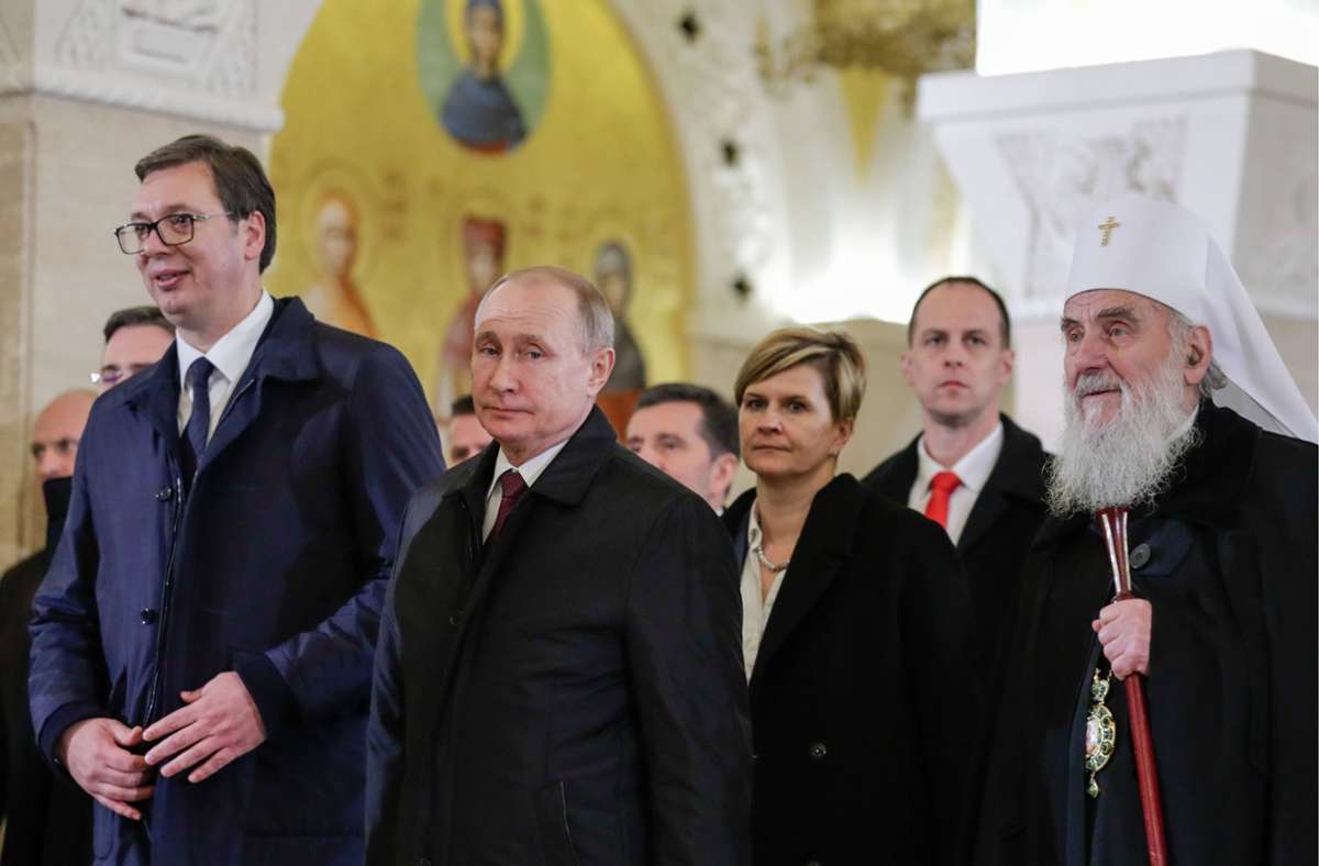 2019 hat der Russische Präsident Wladimir Putin (zweiter von links) die Baustelle besucht, rechts Patriarch Irinej.